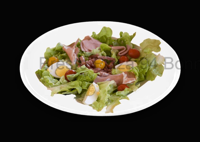 Salade verte, lardons de veau, crotons  l'ail, tomates, oeuf 
Vinaigrette et petit pain offerts.