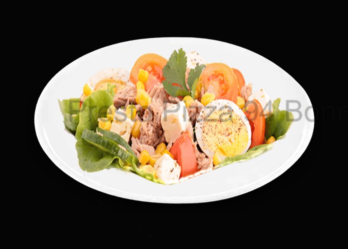 Salade verte, tomates, pommes de terre, thon, olives, mas, oeuf<br>
Vinaigrette et petit pain offerts.
